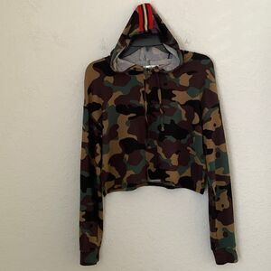 Lovely Bubbly Cropped Camouflage Hoodie Size M